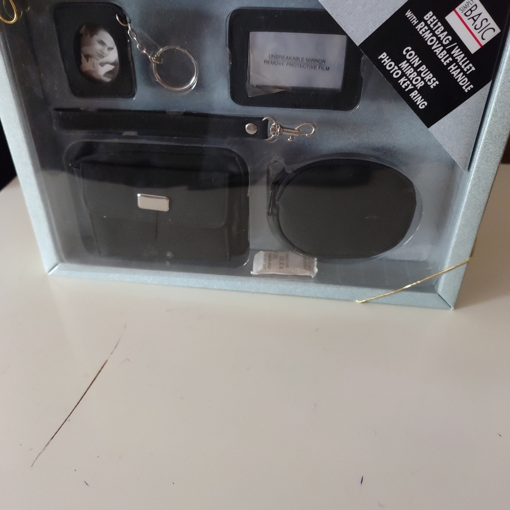 BRAND NEW!! SIMPLY BASIC BELTBAG/ WALLET, REMOVEABLE HANDLE,COIN PURSE & MORE.